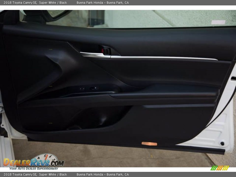 2018 Toyota Camry SE Super White / Black Photo #33