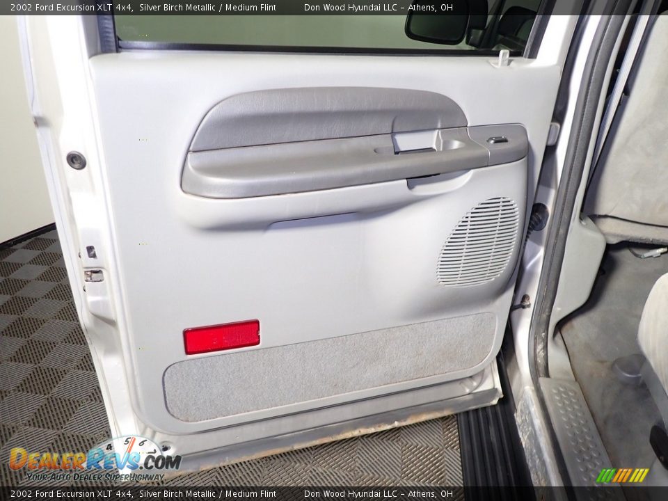 Door Panel of 2002 Ford Excursion XLT 4x4 Photo #21