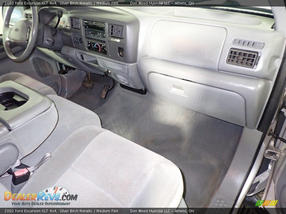 Dashboard of 2002 Ford Excursion XLT 4x4 Photo #28