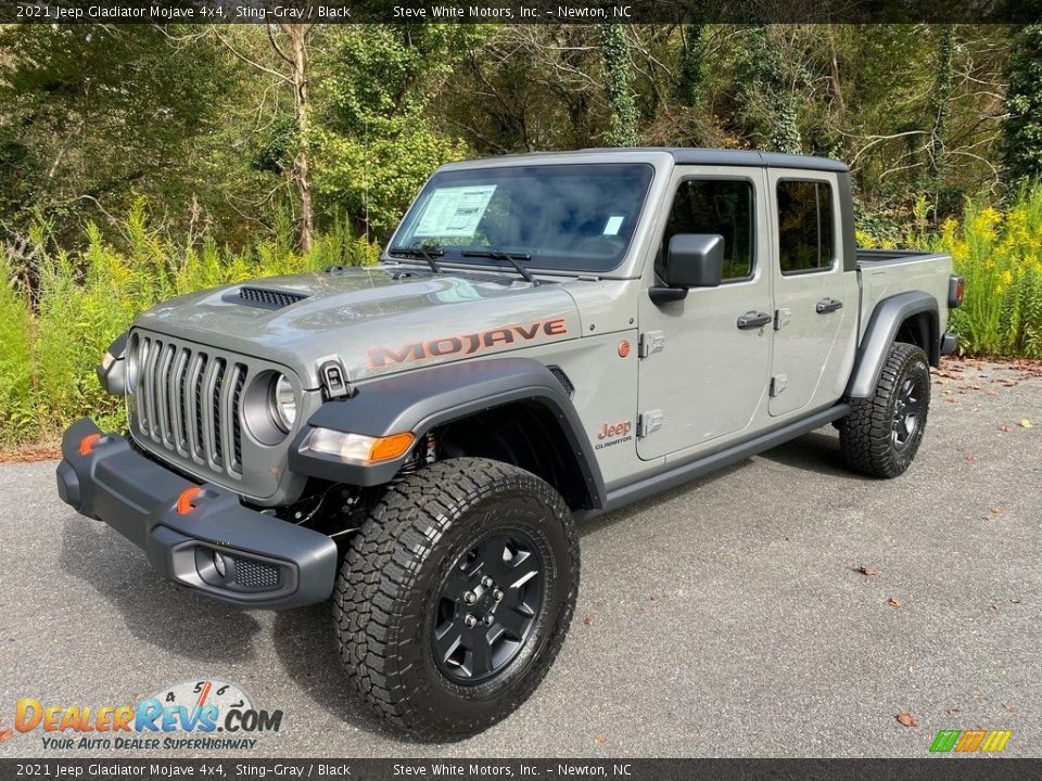 Front 3/4 View of 2021 Jeep Gladiator Mojave 4x4 Photo #2