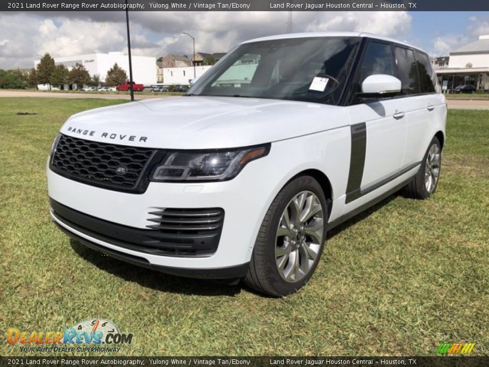 Front 3/4 View of 2021 Land Rover Range Rover Autobiography Photo #2