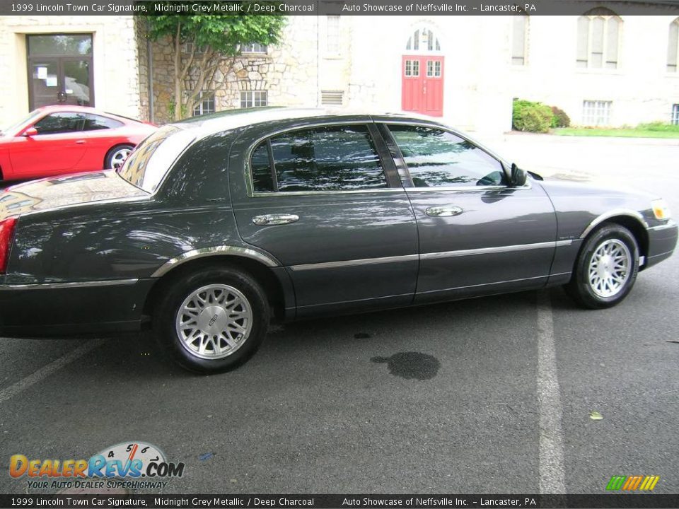 1999 Lincoln Town Car Signature Midnight Grey Metallic / Deep Charcoal Photo #5