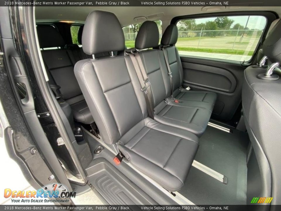 2018 Mercedes-Benz Metris Worker Passenger Van Pebble Gray / Black Photo #11