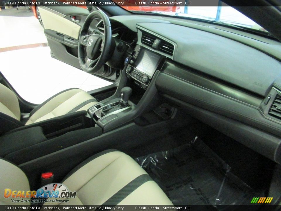 2019 Honda Civic EX Hatchback Polished Metal Metallic / Black/Ivory Photo #15