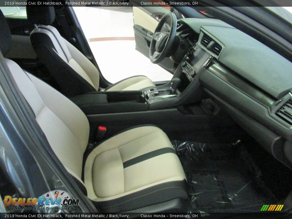 2019 Honda Civic EX Hatchback Polished Metal Metallic / Black/Ivory Photo #16