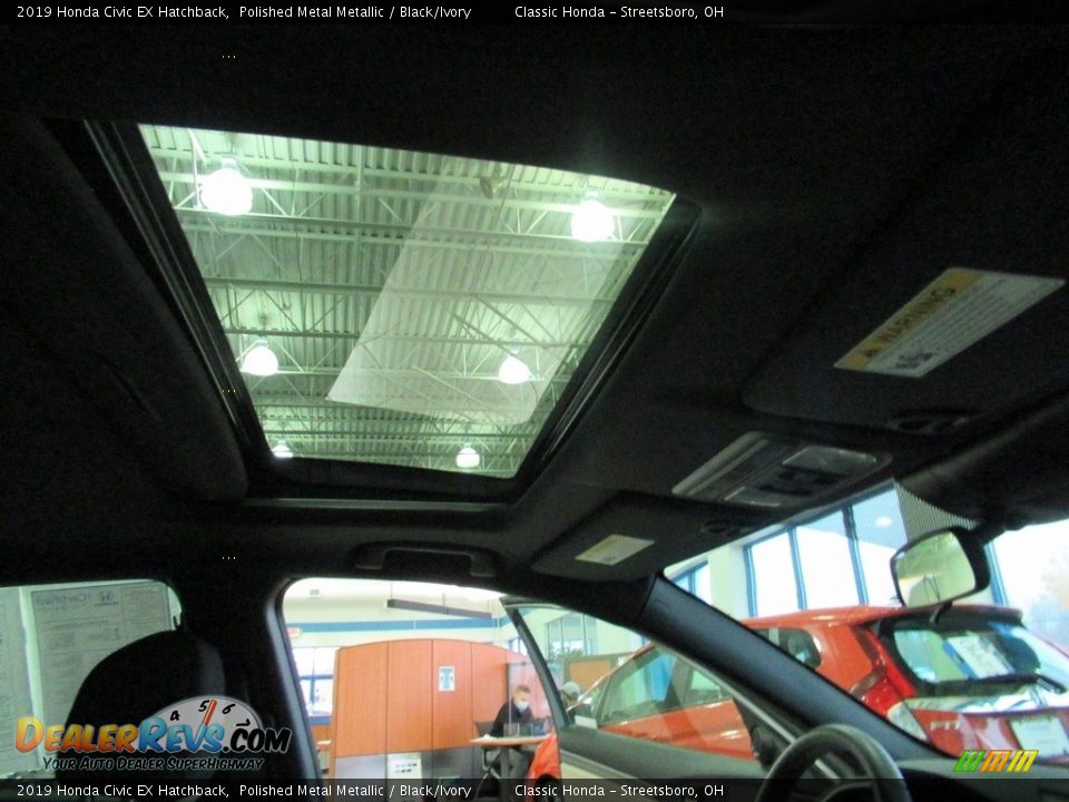 2019 Honda Civic EX Hatchback Polished Metal Metallic / Black/Ivory Photo #17