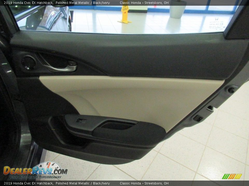 2019 Honda Civic EX Hatchback Polished Metal Metallic / Black/Ivory Photo #18