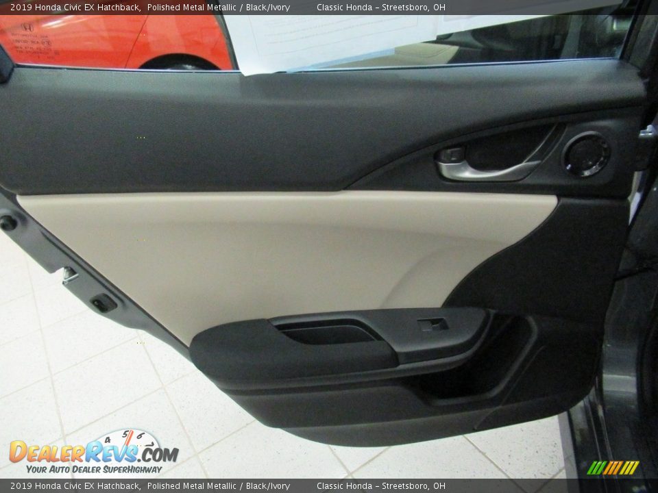 2019 Honda Civic EX Hatchback Polished Metal Metallic / Black/Ivory Photo #23