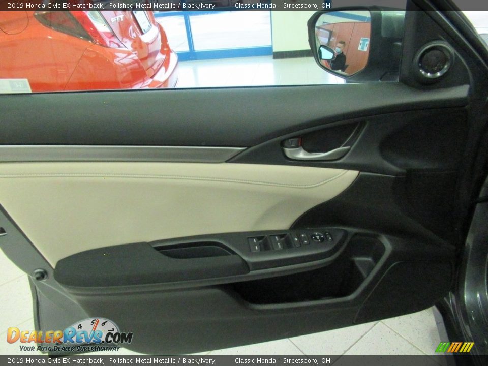 2019 Honda Civic EX Hatchback Polished Metal Metallic / Black/Ivory Photo #26