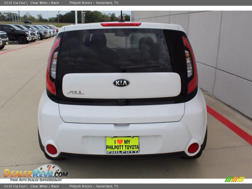 2016 Kia Soul ! Clear White / Black Photo #7