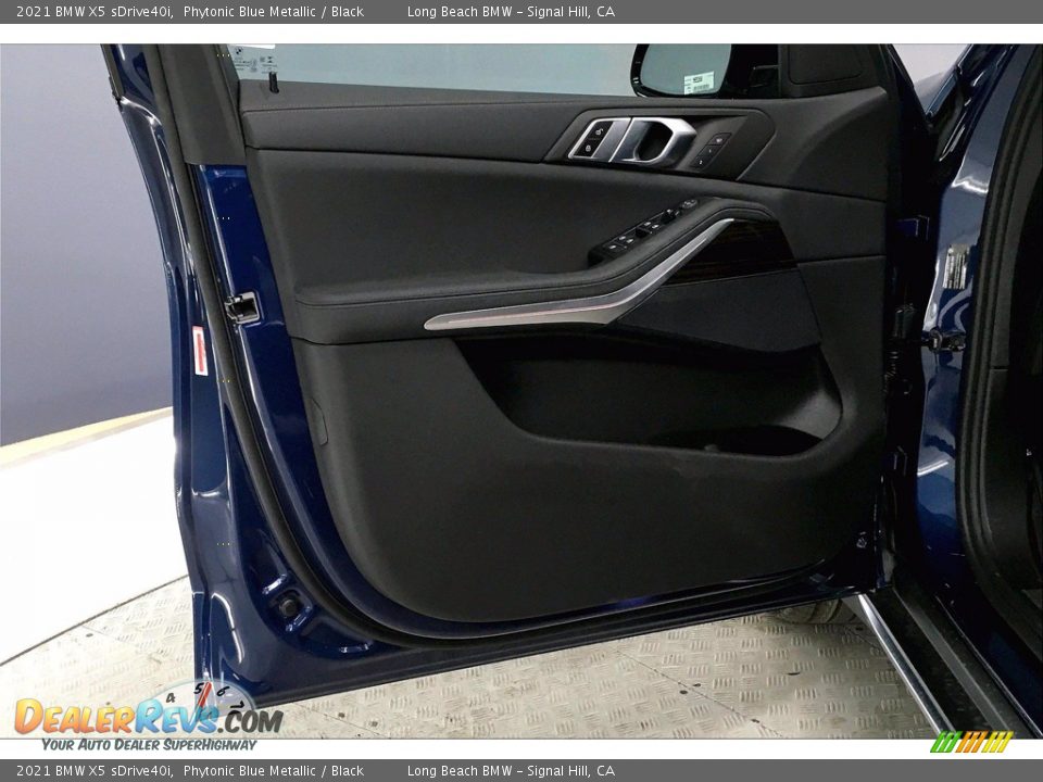 Door Panel of 2021 BMW X5 sDrive40i Photo #13