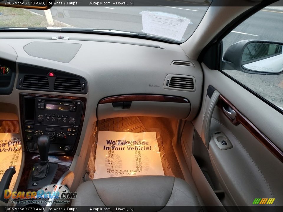 2006 Volvo XC70 AWD Ice White / Taupe Photo #15