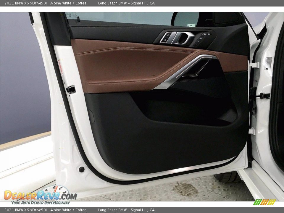 Door Panel of 2021 BMW X6 xDrive50i Photo #13