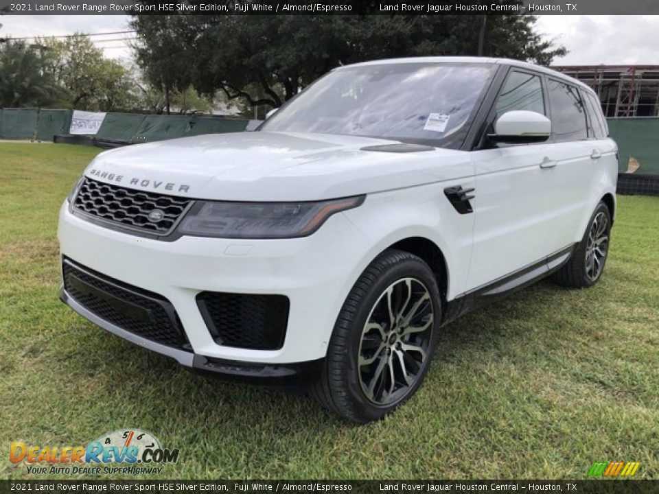 Front 3/4 View of 2021 Land Rover Range Rover Sport HSE Silver Edition Photo #2