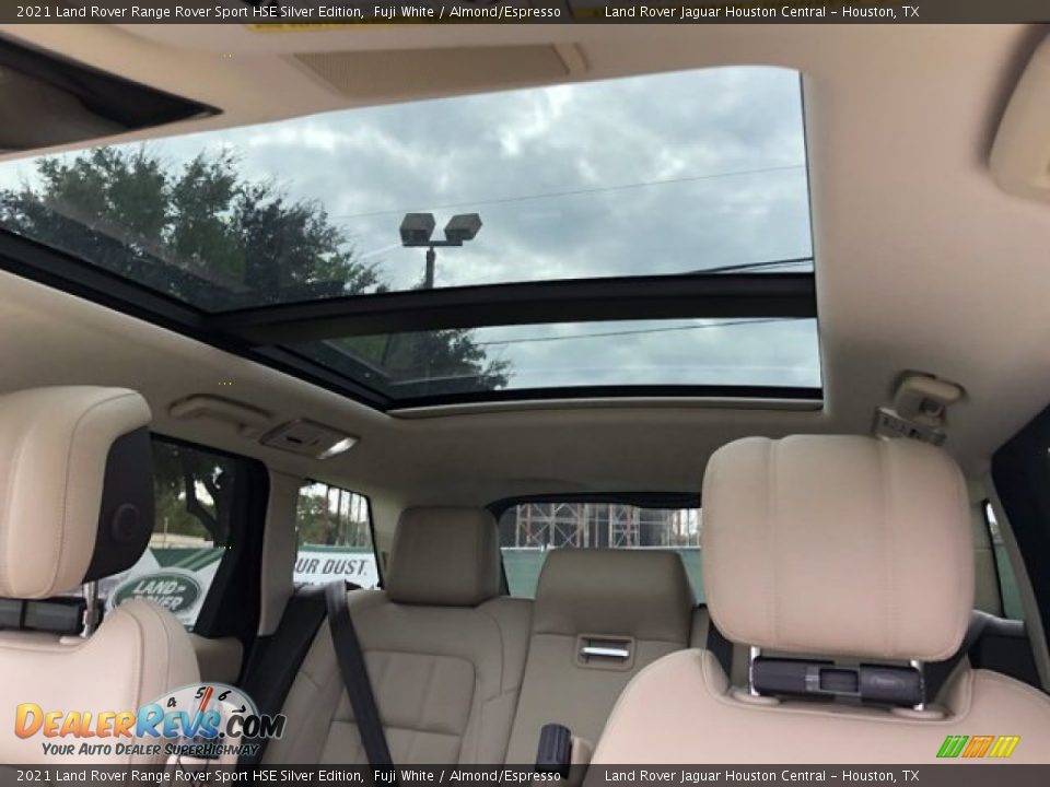 Sunroof of 2021 Land Rover Range Rover Sport HSE Silver Edition Photo #31