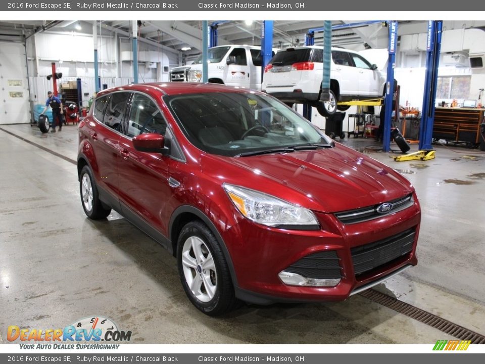 2016 Ford Escape SE Ruby Red Metallic / Charcoal Black Photo #4