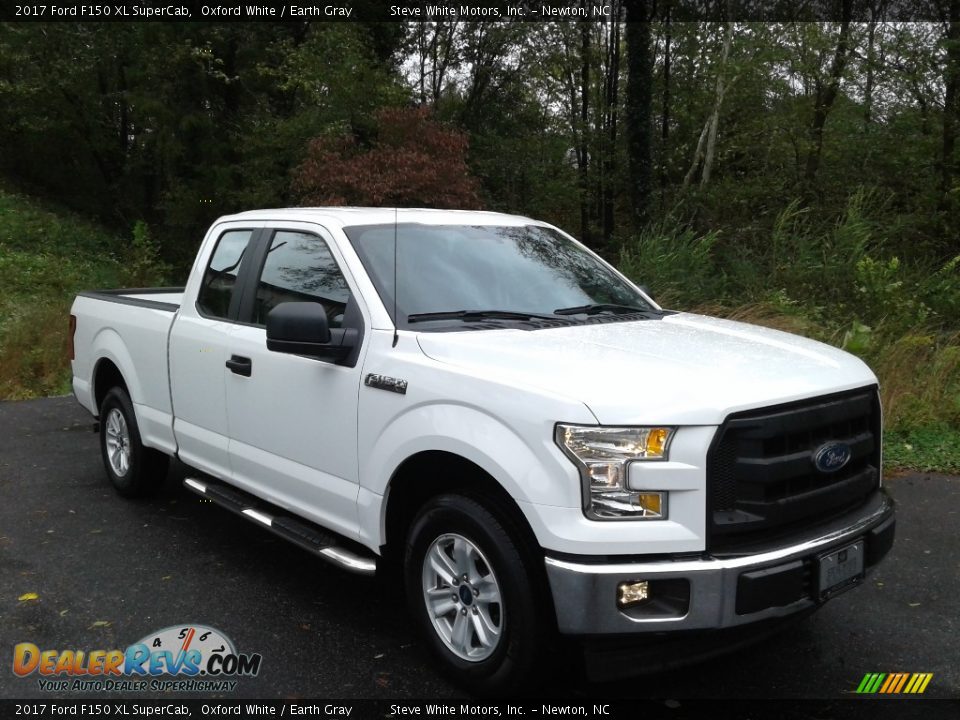 Front 3/4 View of 2017 Ford F150 XL SuperCab Photo #4
