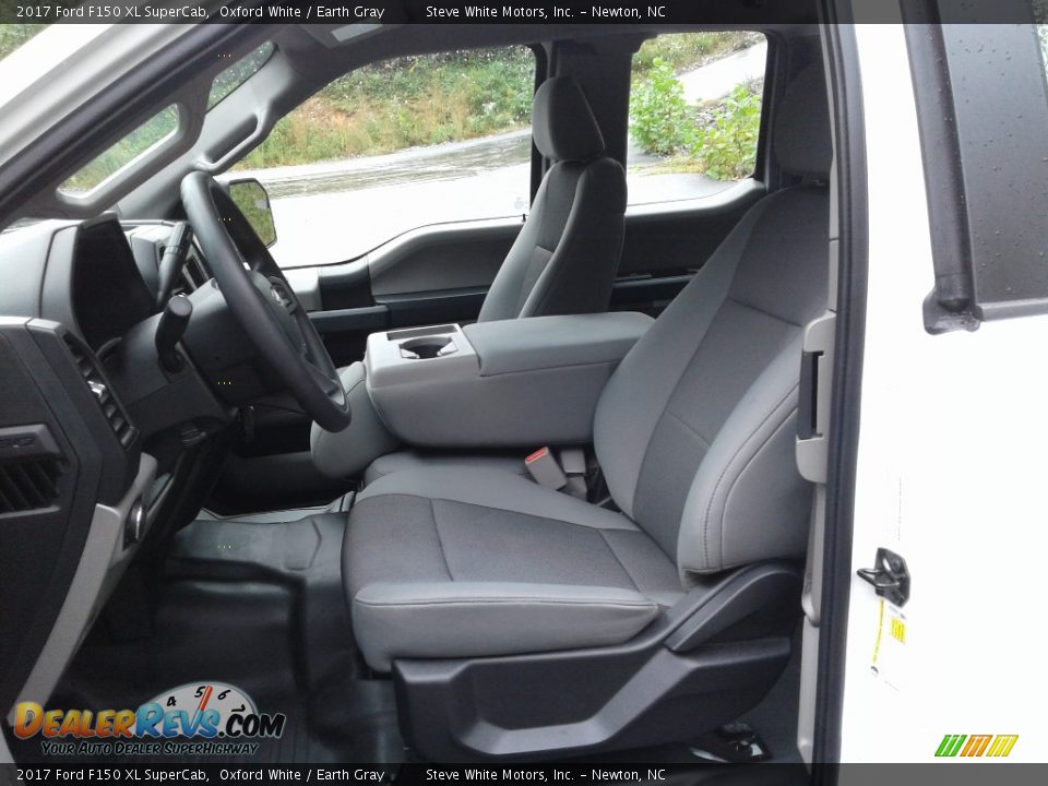 Front Seat of 2017 Ford F150 XL SuperCab Photo #11