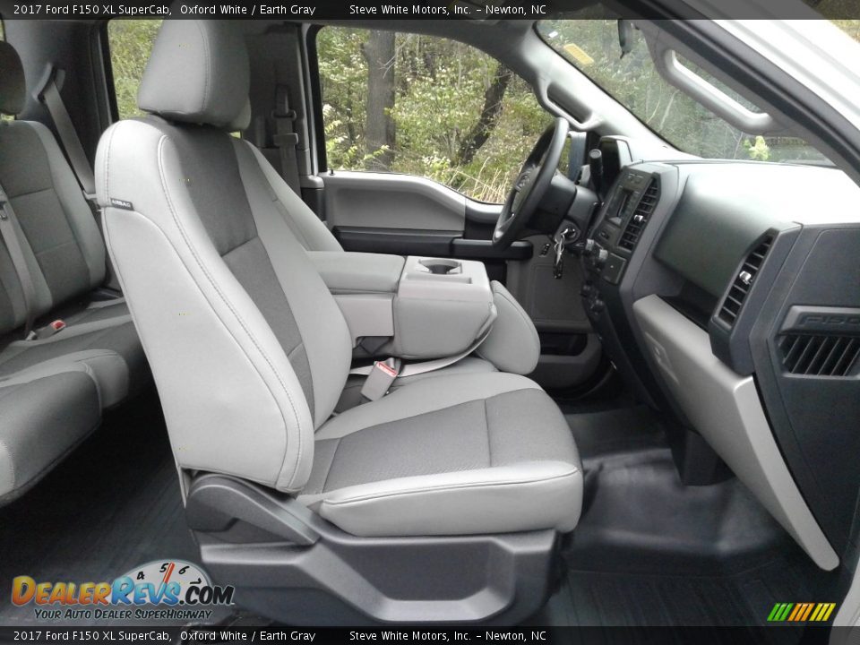 Front Seat of 2017 Ford F150 XL SuperCab Photo #16