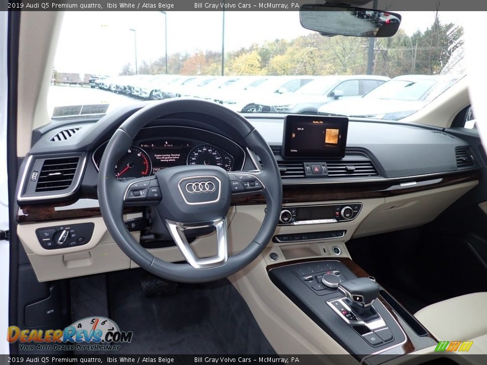 Dashboard of 2019 Audi Q5 Premium quattro Photo #13