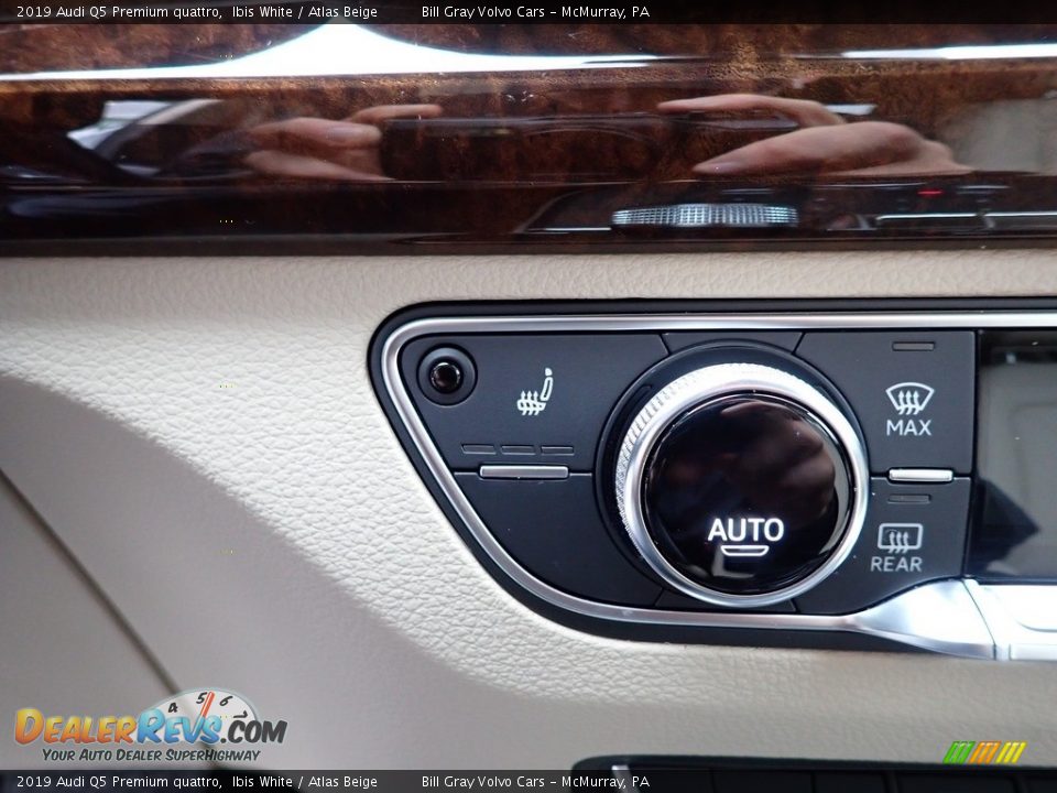 Controls of 2019 Audi Q5 Premium quattro Photo #19