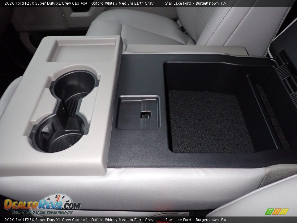 2020 Ford F250 Super Duty XL Crew Cab 4x4 Oxford White / Medium Earth Gray Photo #18
