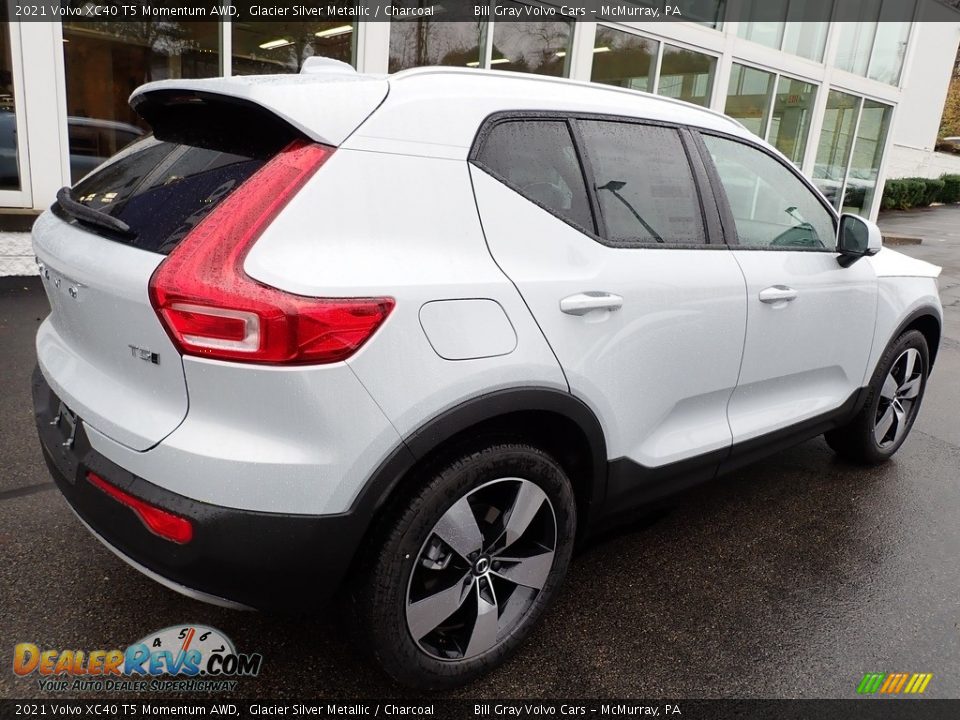 2021 Volvo XC40 T5 Momentum AWD Glacier Silver Metallic / Charcoal Photo #2