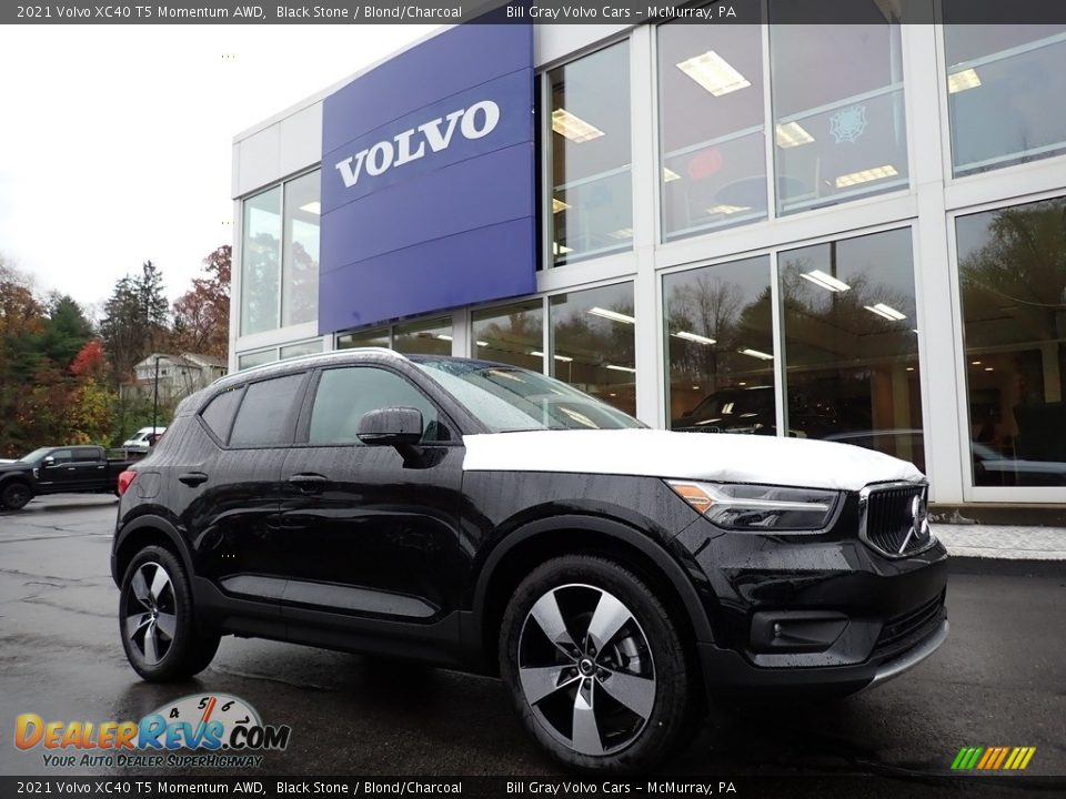Front 3/4 View of 2021 Volvo XC40 T5 Momentum AWD Photo #1