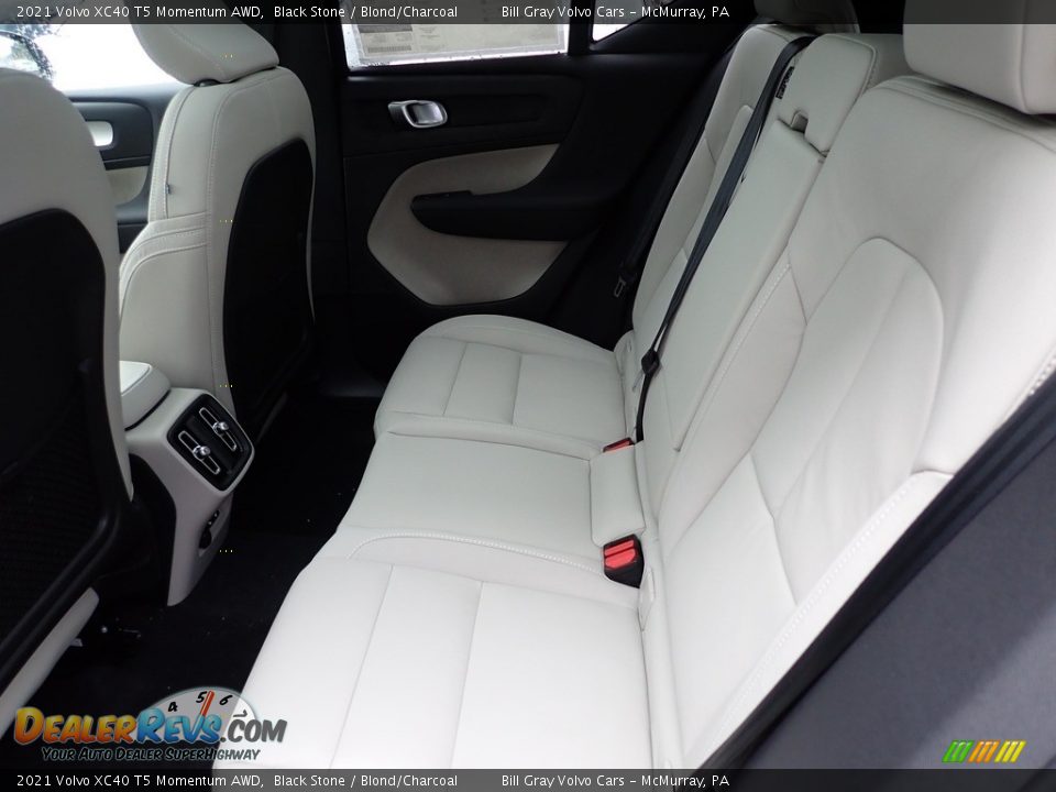 2021 Volvo XC40 T5 Momentum AWD Black Stone / Blond/Charcoal Photo #8