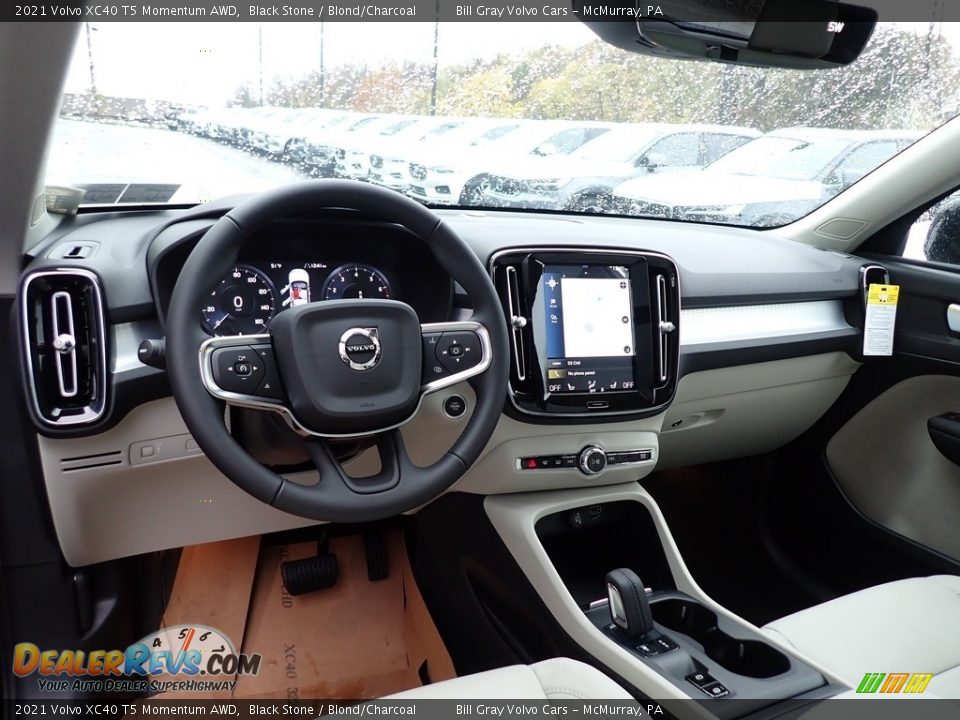 2021 Volvo XC40 T5 Momentum AWD Black Stone / Blond/Charcoal Photo #9