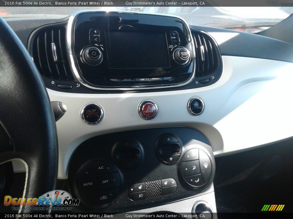 Dashboard of 2016 Fiat 500e All Electric Photo #5