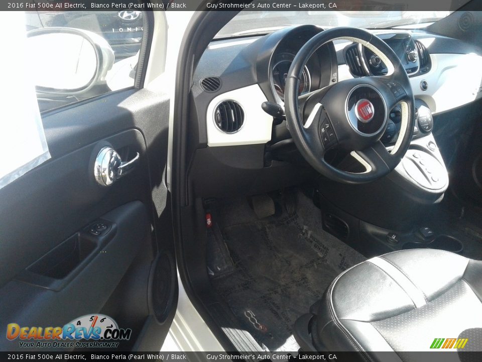 Front Seat of 2016 Fiat 500e All Electric Photo #11