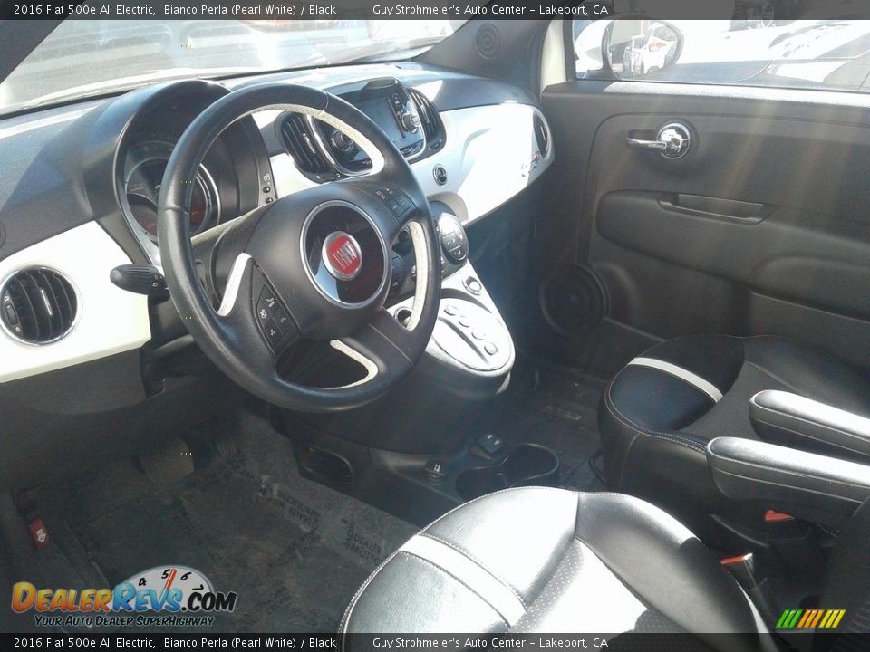 Black Interior - 2016 Fiat 500e All Electric Photo #12