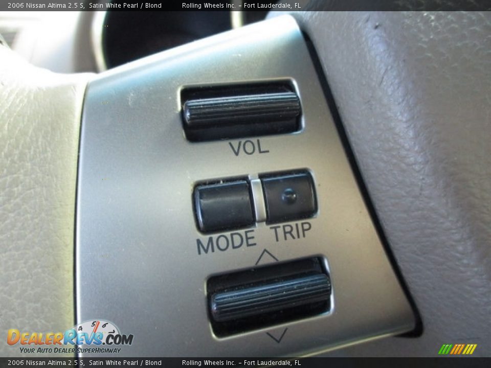 2006 Nissan Altima 2.5 S Satin White Pearl / Blond Photo #24