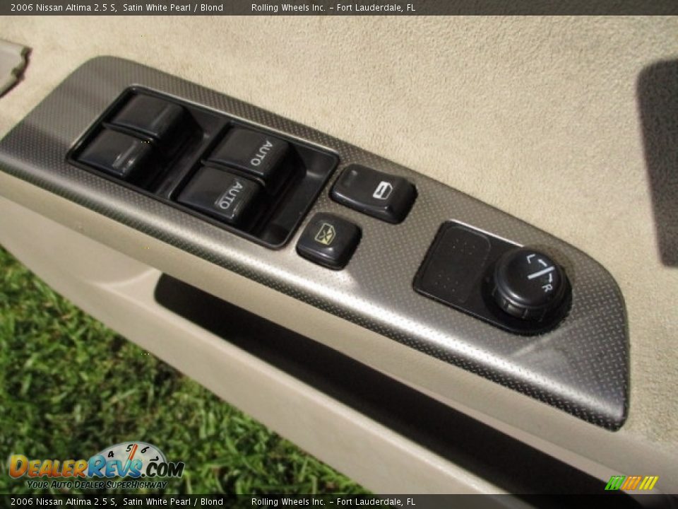 2006 Nissan Altima 2.5 S Satin White Pearl / Blond Photo #29