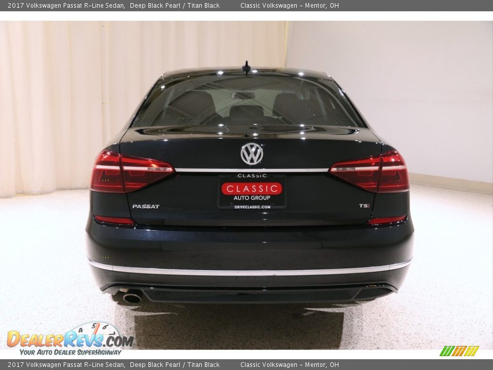 2017 Volkswagen Passat R-Line Sedan Deep Black Pearl / Titan Black Photo #16