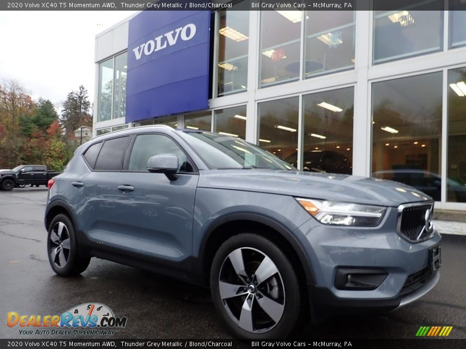 Front 3/4 View of 2020 Volvo XC40 T5 Momentum AWD Photo #1