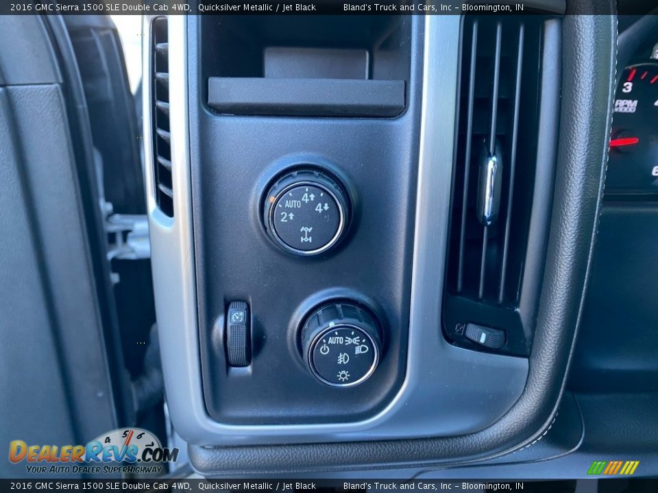 Controls of 2016 GMC Sierra 1500 SLE Double Cab 4WD Photo #22
