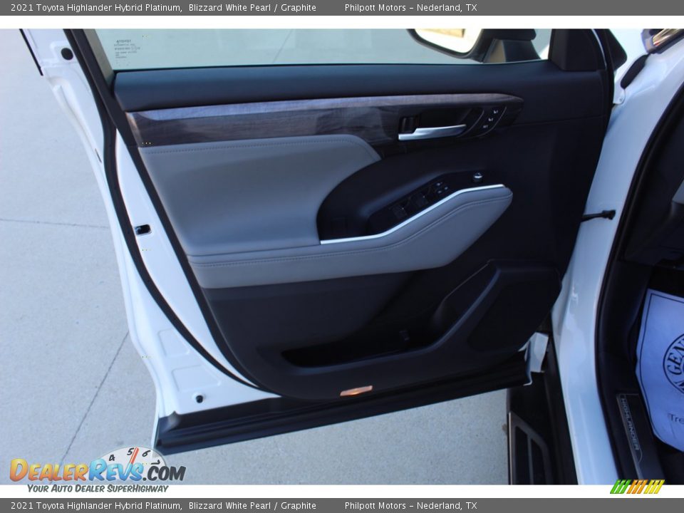 2021 Toyota Highlander Hybrid Platinum Blizzard White Pearl / Graphite Photo #9