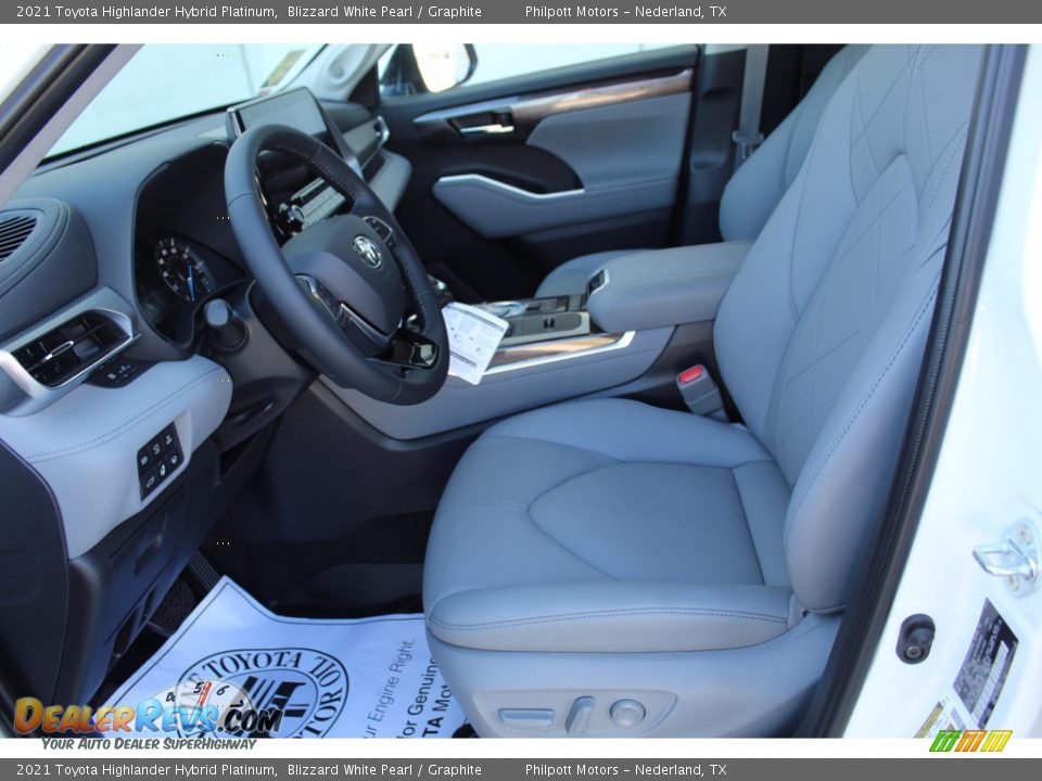 2021 Toyota Highlander Hybrid Platinum Blizzard White Pearl / Graphite Photo #10
