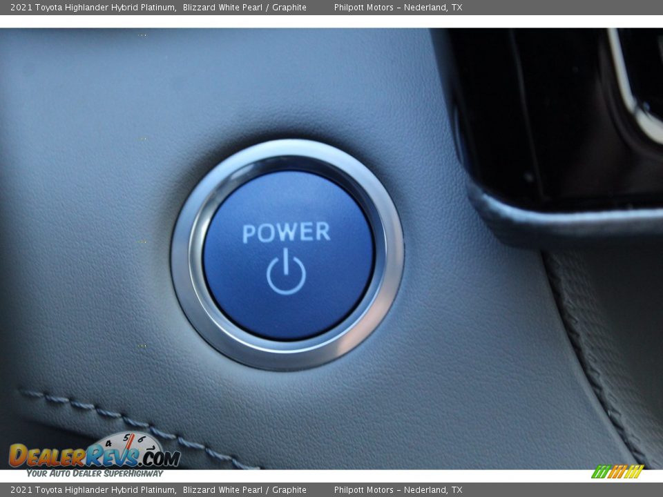 2021 Toyota Highlander Hybrid Platinum Blizzard White Pearl / Graphite Photo #16
