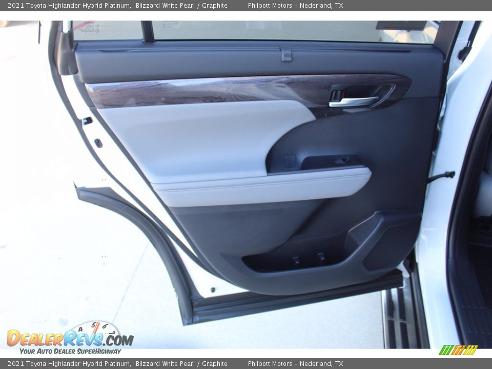 2021 Toyota Highlander Hybrid Platinum Blizzard White Pearl / Graphite Photo #19