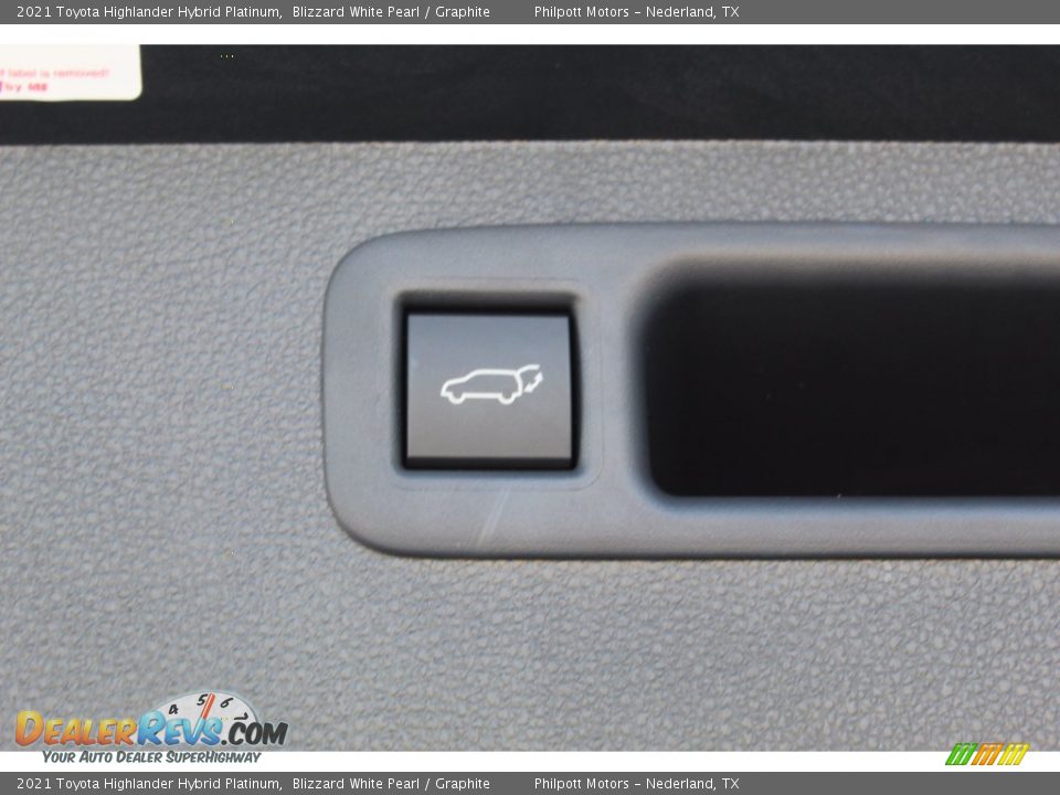 2021 Toyota Highlander Hybrid Platinum Blizzard White Pearl / Graphite Photo #24