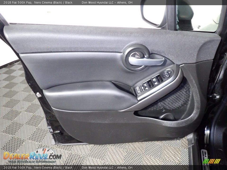 2018 Fiat 500X Pop Nero Cinema (Black) / Black Photo #17