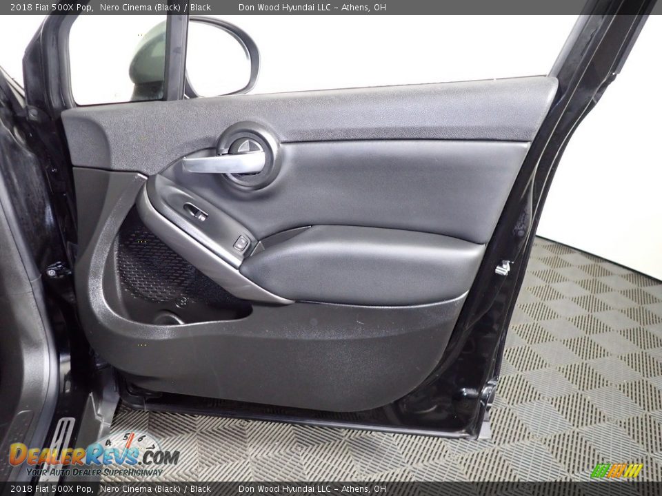2018 Fiat 500X Pop Nero Cinema (Black) / Black Photo #25