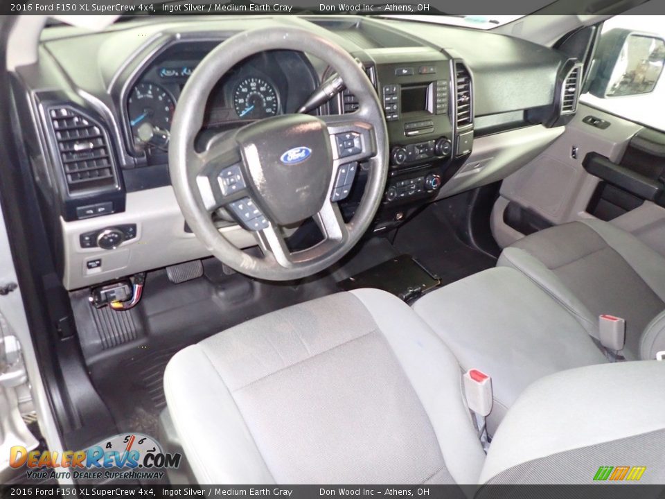 Medium Earth Gray Interior - 2016 Ford F150 XL SuperCrew 4x4 Photo #17