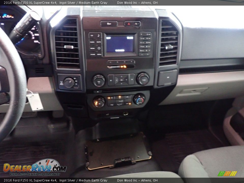 2016 Ford F150 XL SuperCrew 4x4 Ingot Silver / Medium Earth Gray Photo #29