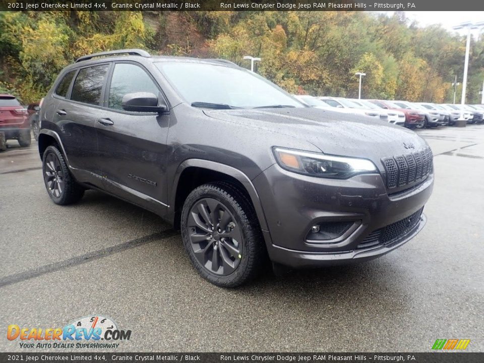 Front 3/4 View of 2021 Jeep Cherokee Limited 4x4 Photo #3