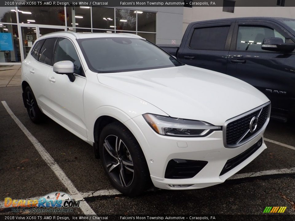Front 3/4 View of 2018 Volvo XC60 T5 AWD R Design Photo #5