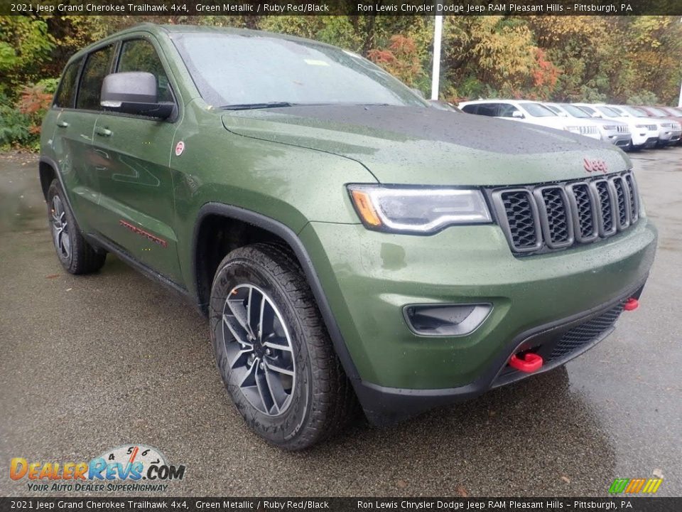 Front 3/4 View of 2021 Jeep Grand Cherokee Trailhawk 4x4 Photo #3